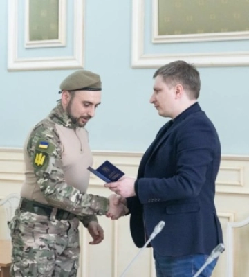 Волонтерам вручили відзнаки «За сприяння обороні Києва»