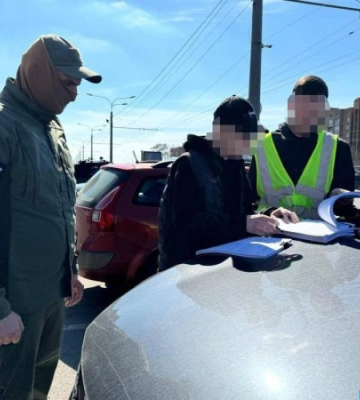 Організували перетин кордону для 19 “волонтерів”: 2 депутати та екскерівниця апарату Харківської ОВА отримали підозри