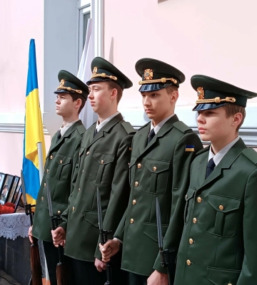На фасаді Полтавського ліцею встановили меморіальну дошку військовому Павлу Іващенку