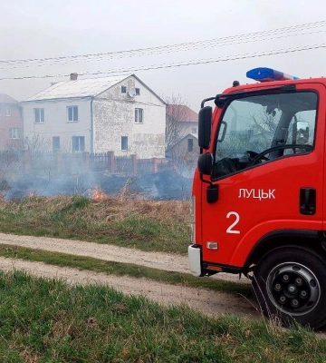 Жителі Луцького району відповідатимуть за спалювання сухої рослинності