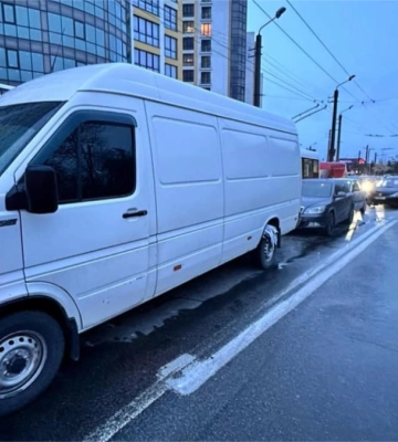 У Франківську зіштовхнулися 4 автомобілі: що показав алкотестер