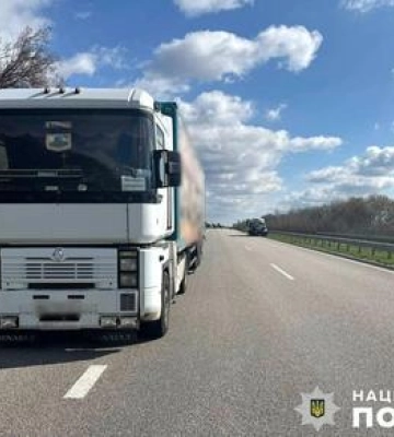Смертельна ДТП на Полтавщині: легковик зіткнувся з вантажівкою