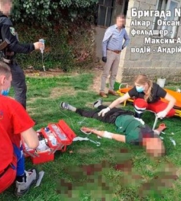 На Закарпатті бригада &quot; швидкої&quot; врятували пацієнта, який втратив 2,5 літри крові!
