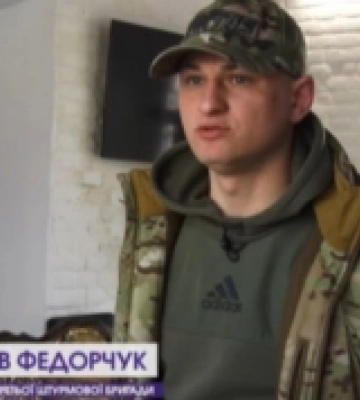 Військовий з Волині під обстрілами рятував ікони з храму