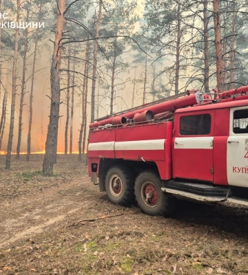На Харківщині через російські сталась масштабна лісова пожежа