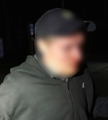 У Києві громадяни затримали чоловіка, який погрожував оточуючим фізичною розправою