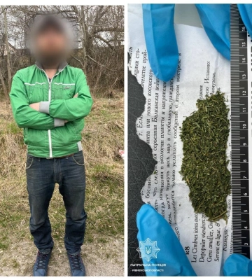 У Рівному патрульні виявили у перехожого пакетик з наркотиками