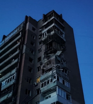 Четверо поранених та один загиблий – наслідки влучання російського шахеда у багатоповерхівку в Харкові