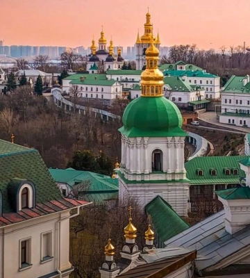 Відкрийте таємниці лаврських печер: віртуальна мандрівка до глибин історії
