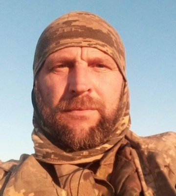 На війну пішов зі словами «Дітей беруть, а я буду ховатися?»: дружина загиблого Героя з Волині віддала на авто для військових 50 тисяч гривень
