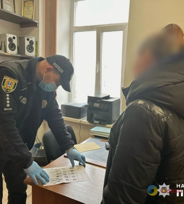В Одесі ексначальниця відділення безготівкових переказів фінустанови привласнила десятки тисяч гривень
