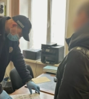В Одесі ексначальницю відділення безготівкових переказів підозрюють у заволодінні чужими грошима