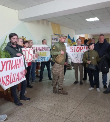 Проти закриття: у черкаському ліцеї влаштували акцію (ФОТО, ВІДЕО)