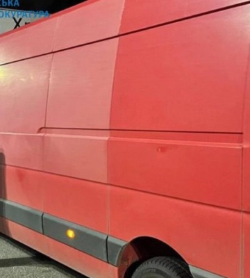 У Києві на блокпосту затримали чоловіка, який без документів віз дев'ять плямистих оленів. Одна тварина померла