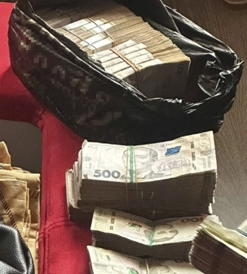 У Дніпрі затримали рекетирів, які &quot;обкладали даниною&quot; місцевих підприємців