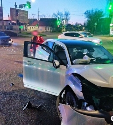 В центрі Миколаєва водій Audi зніс дві автівки