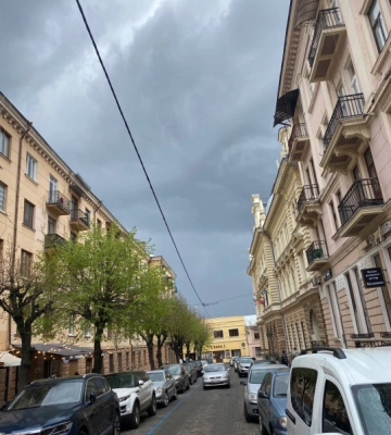 Вражаюче видовище: над Чернівцями повисли грозові хмари