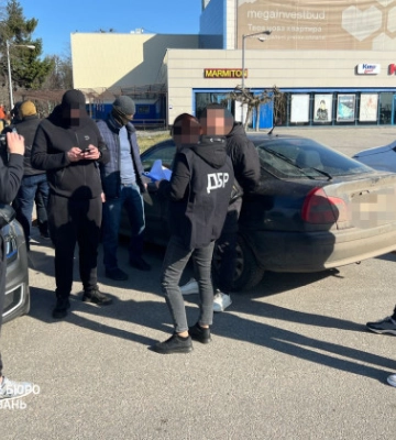 У Харкові затримали прикордонника, який за хабар обіцяв колезі перевести його в інший підрозділ