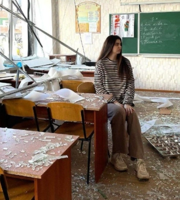 Вчителька української мови показала, як виглядає її клас після ракетної атаки окупантів по Дніпру