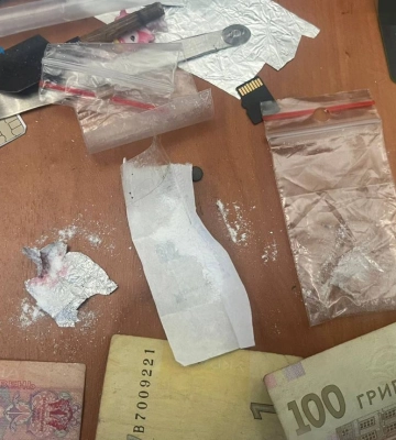 Збували психотропи та організували притон: трьох волинян судять за наркозлочини