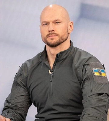 Заробляє мільйони як ФОП. Дружина голови кібербезпеки СБУ купила квартиру вартістю понад 20 млн грн — Слідство.Інфо