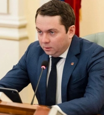 В РФ злоумышленник ранил ножом в живот губернатора Мурманской области