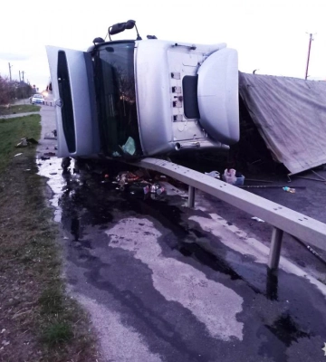 Через автопригоду поблизу села на Дубенщині перекрили рух транспорту
