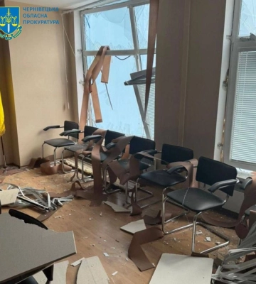 Над Чернівецькою областю збили ворожі ракети: служби виїхали на місця падіння уламків