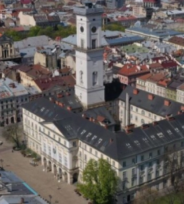 З понеділка у мерії Львова працюватиме на 150 працівників менше: кого довелося звільнити