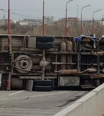 У Дніпрі через ДТП з вантажівкою утворився затор