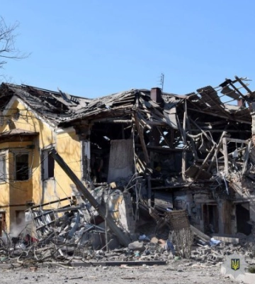 РФ скинула на Миколаївку на Донеччині чотири авіабомби, загинула жінка