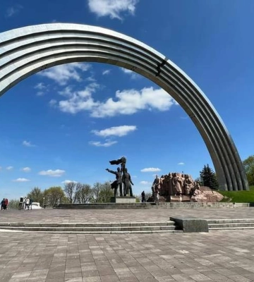 Угрожает нацбезопасности Украины: Институт нацпамяти требует снести бывшую Арку дружбы народов