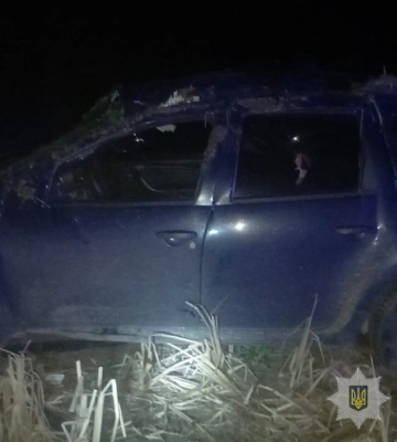 На Кролевеччині перекинулася автівка: двоє травмованих