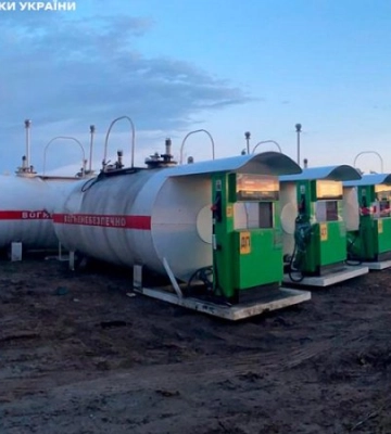 БЕБ припинило роботу нелегальної АЗС у Києві, вилучено 1,5 тисячі літрів палива та обладнання