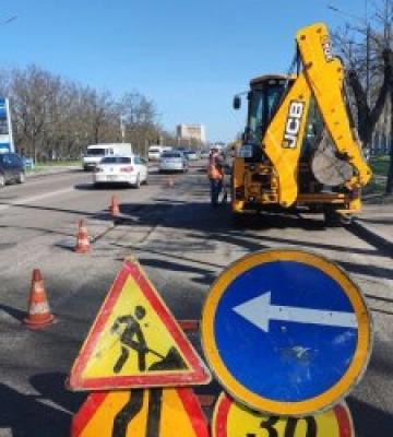 У Миколаєві на Широкобальському мосту проводяться ремонтні роботи