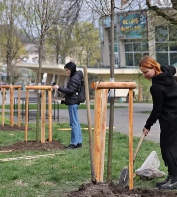 У сквері біля львівського цирку висадили алею пам’яті загиблих героїв