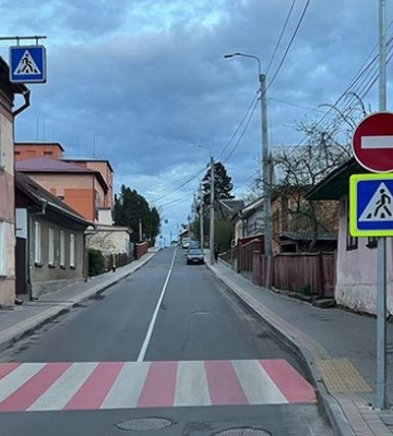 До уваги водіїв: у Чернівцях на ділянці вулиці Кармелюка запроваджено односторонній рух