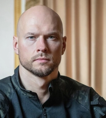 Дружина голови департаменту кібербезпеки СБУ Вітюка від початку війни заробила на квартиру в елітному ЖК Києва – Слідство.інфо
