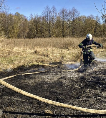 На Сумщині рятувальники 10 разів ліквідовували загоряння сухої рослинності