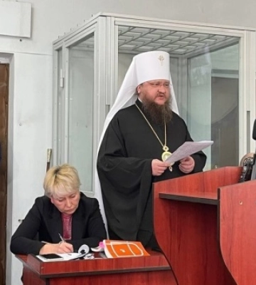 Підозрює, що його прослуховують: священник з Черкас просив зняти електронний браслет, а йому продовжили нічний арешт