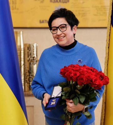 Голова Закарпатської ОВА, спільно з головою облради, нагородили депутата Юдіту Петеї відзнакою «За розвиток Закарпаття»