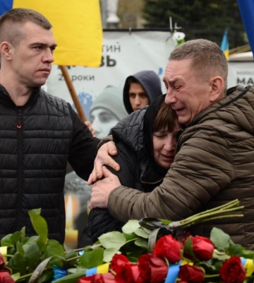 І вкотре на Майдані Незалежності в Рівному лунатиме тужлива мелодія: сьогодні проводжаємо ще одного загиблого Воїна