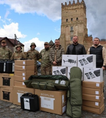 Луцька міська рада передала дрони та зарядні станції нацгвардійцям