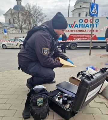 У Чернігові чоловіка вдарили ножем у спину, він помер у «швидкій» (ФОТО)