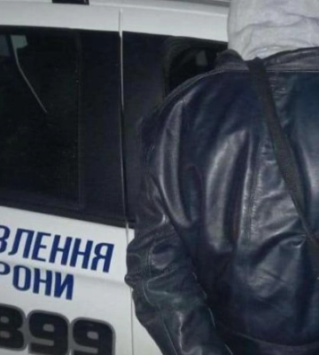 Поліція Дніпра затримала хулігана, який погрожував іграшковим пістолетом чоловіку