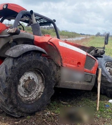 В Ровенской области трактор подорвался на мине, три человека ранены