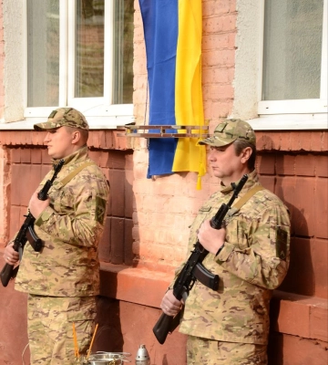 У Рівному відкрили дошку пам’яті загиблому Герою України, який врятував ціною власного життя 20 побратимів на Чернігівщині