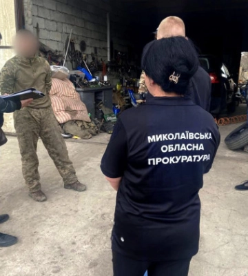 Набої, автомат та боєприпаси: у майстерні на Миколаївщині незаконно виготовляли зброю — поліція