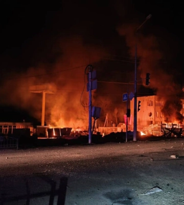 Пошкоджено багатоповерхівки та АЗС: поліція показала наслідки атаки на Харків 