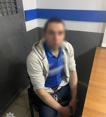 Одеські патрульні затримали чоловіка, який намагався пограбувати магазин